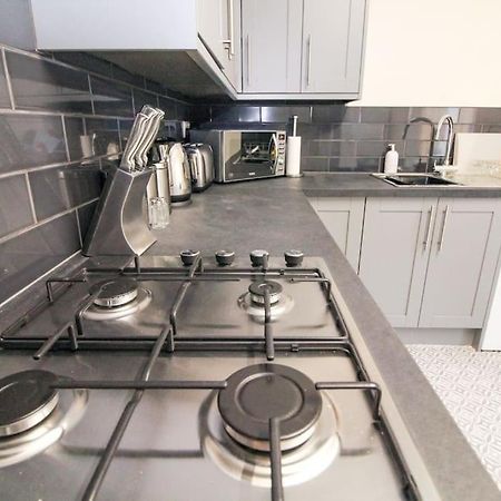 Modern 3 Bed, Contractors Welcome, Bradford Esterno foto