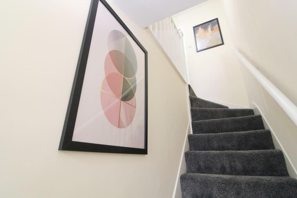 Modern 3 Bed, Contractors Welcome, Bradford Esterno foto