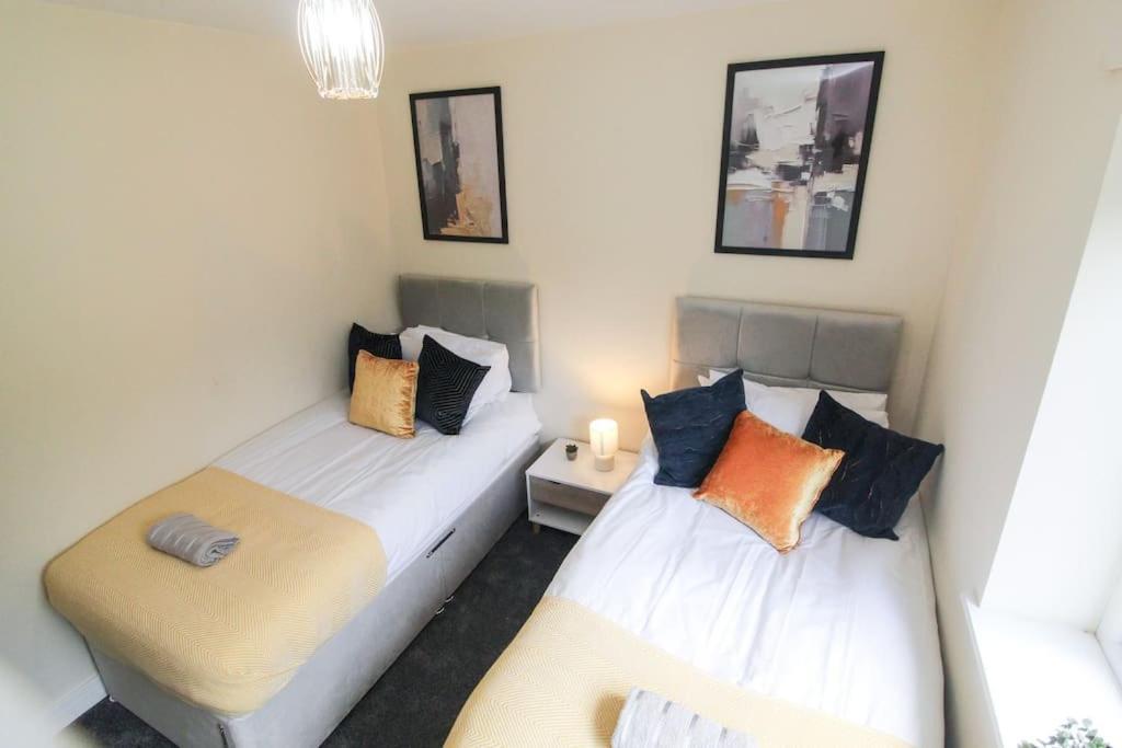 Modern 3 Bed, Contractors Welcome, Bradford Esterno foto