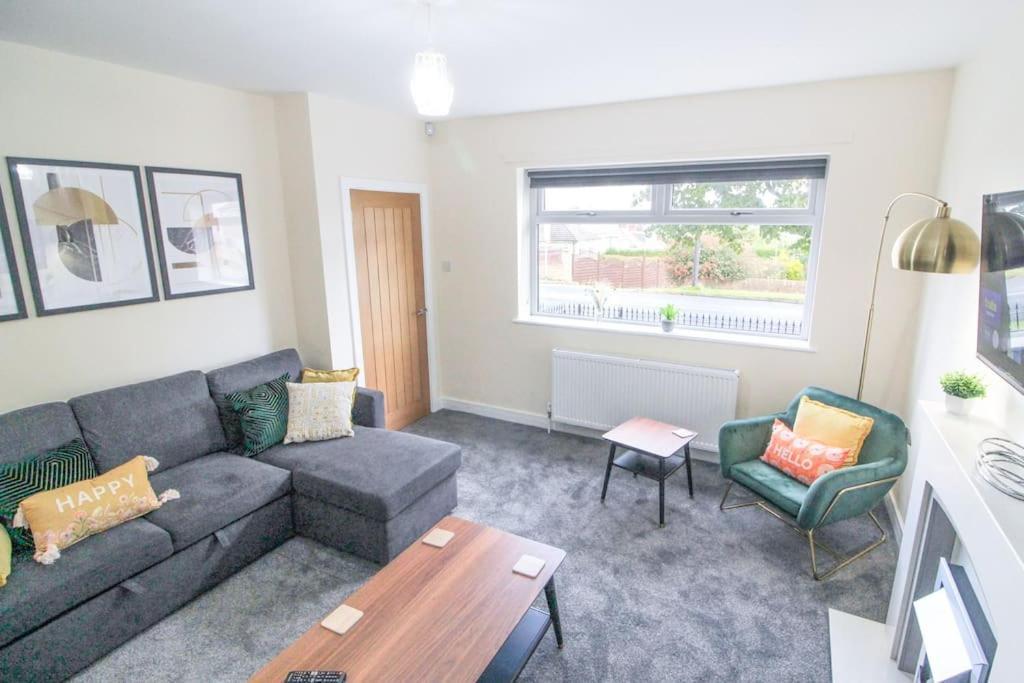 Modern 3 Bed, Contractors Welcome, Bradford Esterno foto