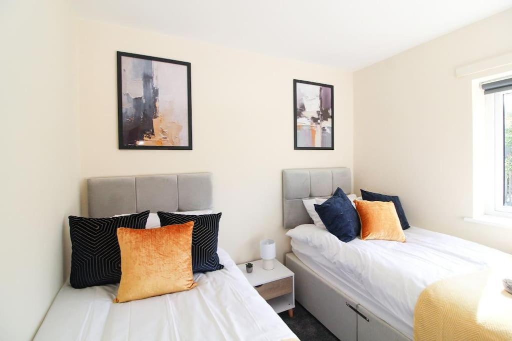 Modern 3 Bed, Contractors Welcome, Bradford Esterno foto