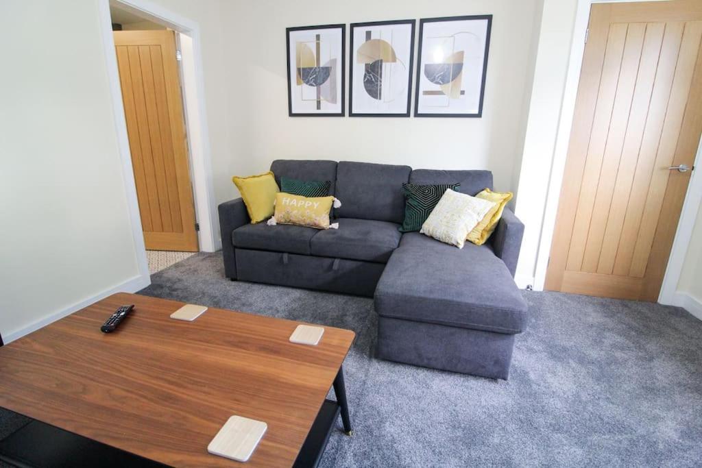Modern 3 Bed, Contractors Welcome, Bradford Esterno foto